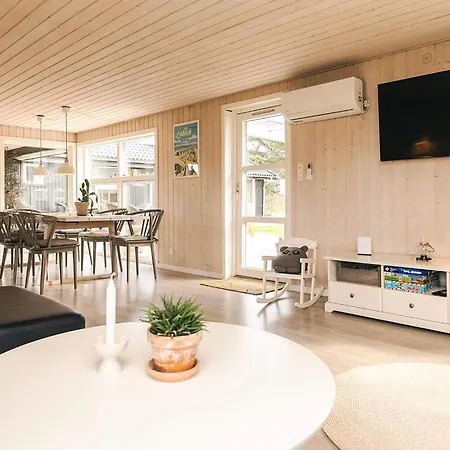 4 Star In Ferienhaus Løkken
